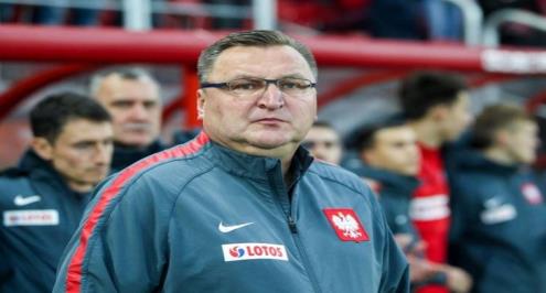 مدرب بولندا: نحتاج للعمل الجماعي لإيقاف ميسي